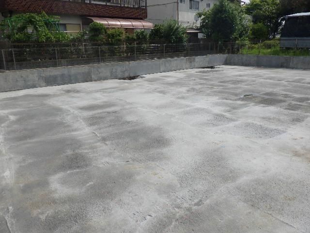 駐車場　庭