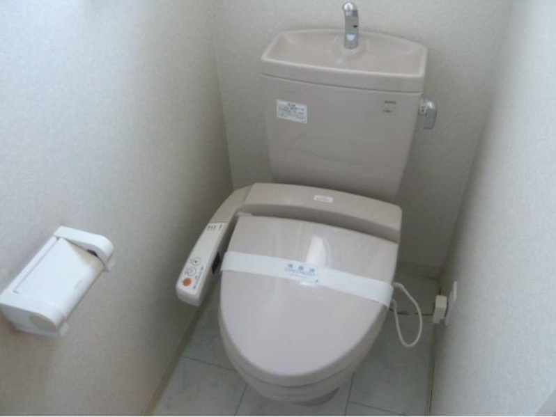 メゾンゼルIのトイレ写真