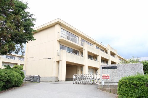 小学校　牛久市立岡田小学校（小学校）まで1713m