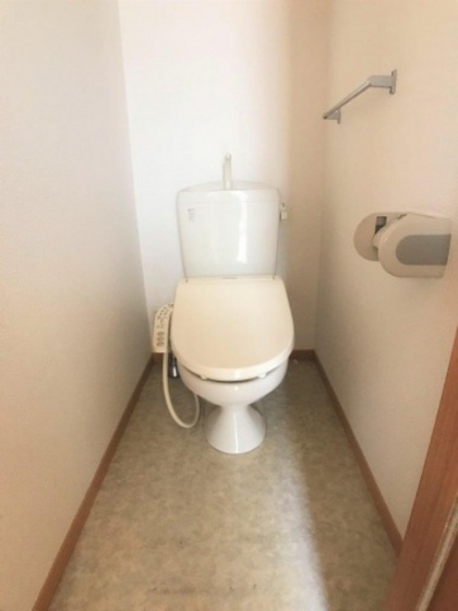 トイレ　※掲載写真は同マンション別部屋参考写真となります。