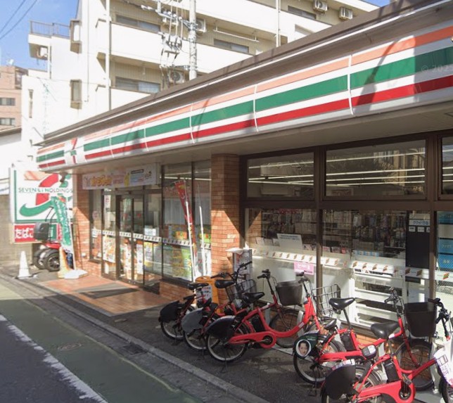 コンビニ　セブンイレブン（コンビニ）まで318m