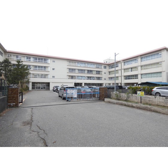 小学校　金沢市立伏見台小学校（小学校）まで974m