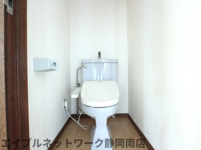トイレ　落ち着いたトイレです