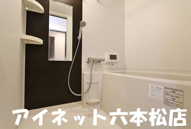 バス・シャワールーム　1日の疲れを流しましょう。