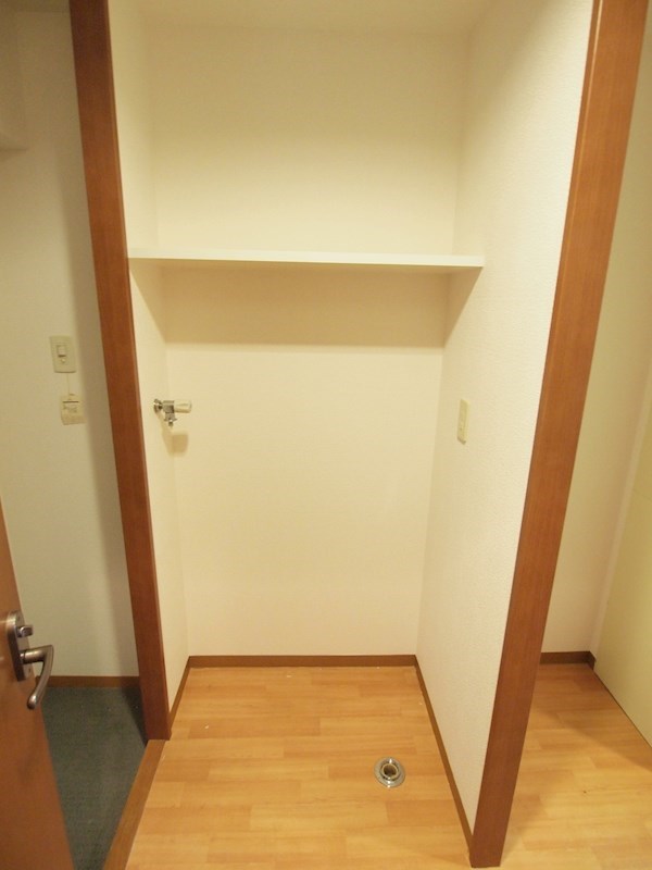 その他　室内洗濯機置場。