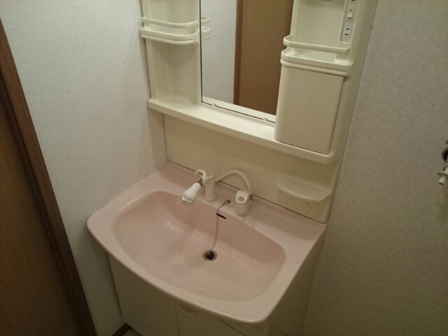 洗面設備　脱衣スペースもあります