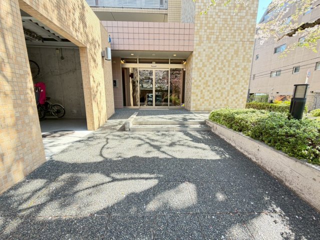 エントランス　詳細は、RISUMO江坂本店までお問合せください♪