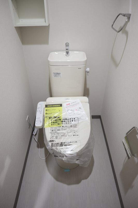 トイレ　洗浄機能付き便座です。