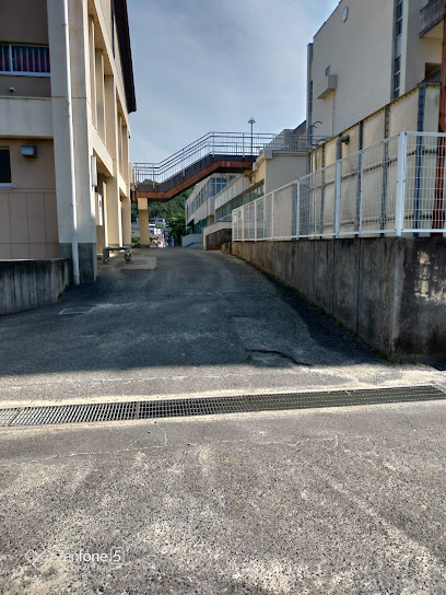 中学校　岡山市立京山中学校（中学校）まで1062m
