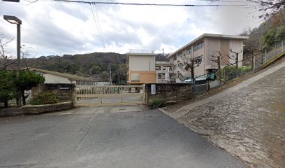 小学校　岡山市立津島小学校（小学校）まで852m