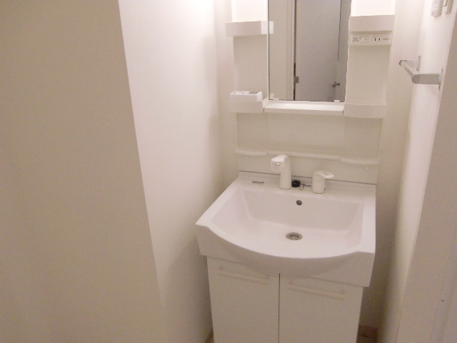 洗面設備　参考写真（同建物別部屋のものです）