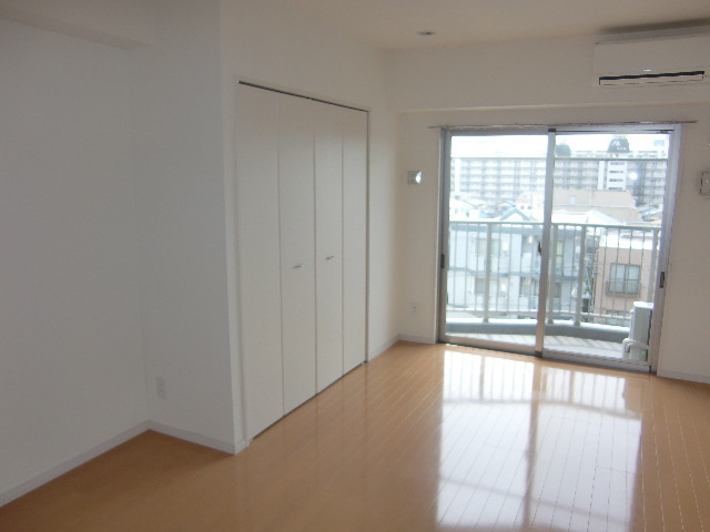 居室・リビング　参考写真（同建物別部屋のものです）