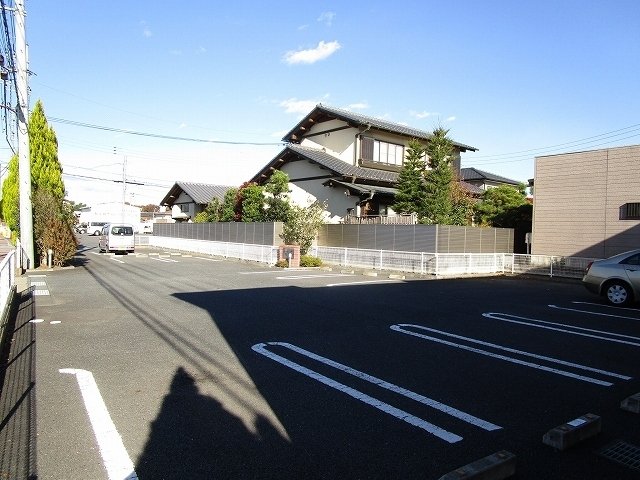 駐車場　駐車場に車を止められます