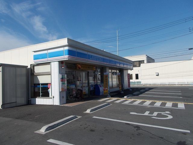 コンビニ　ローソン伊奈小室店（コンビニ）まで330m