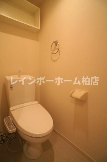 トイレ　温水洗浄便座です