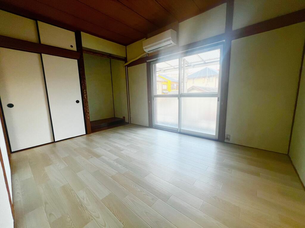 鈴蘭台南町6丁目一戸建の居間写真