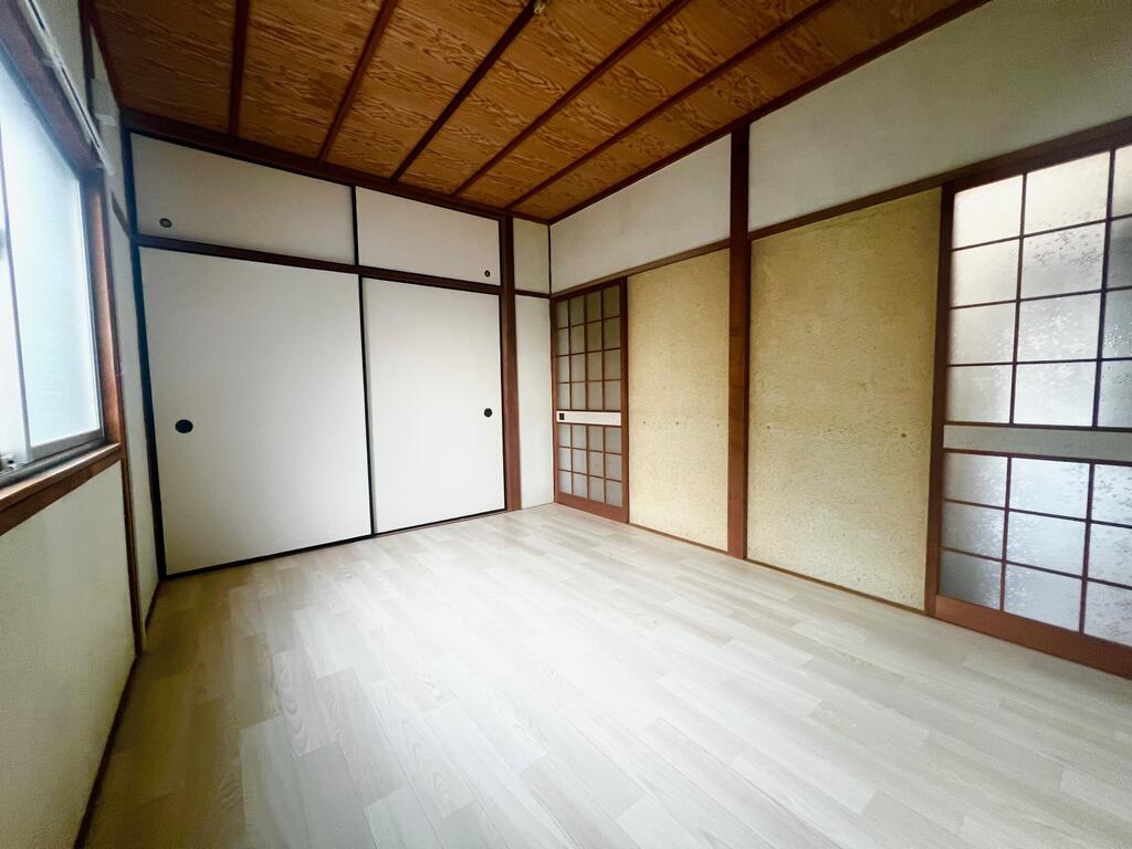 鈴蘭台南町6丁目一戸建の居間写真