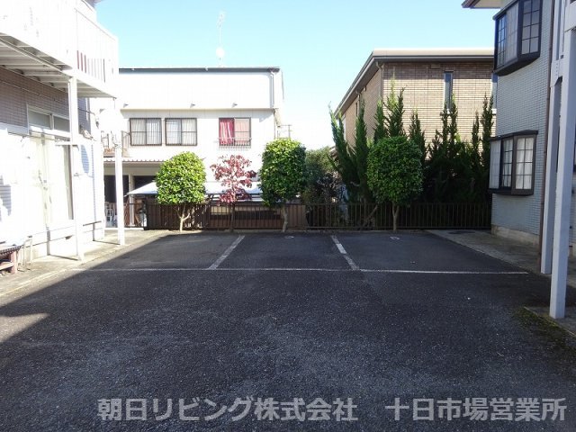 駐車場　駐車場月額7000円