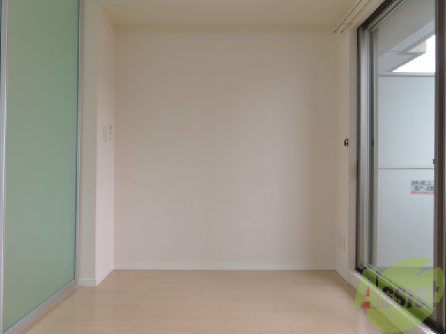 その他部屋・スペース　４帖の洋室のお部屋もあります。寝室にしましょう。