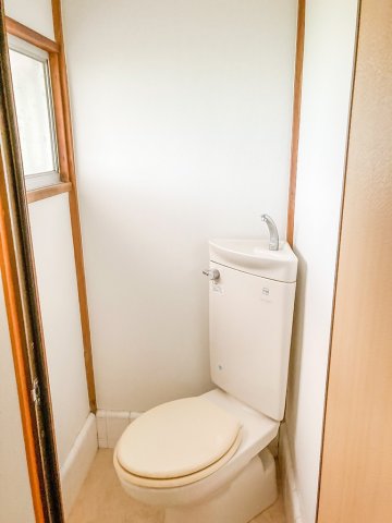 トイレ　窓付きのトイレ