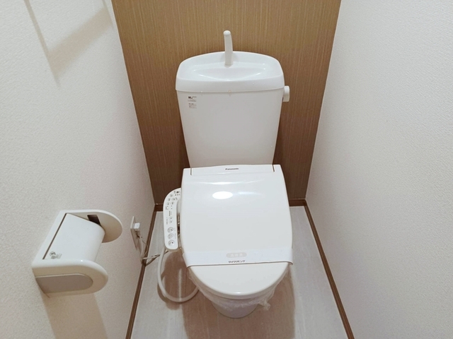 トイレ　温水洗浄便座