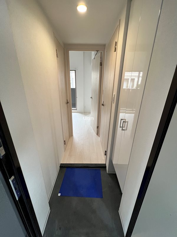玄関　全て違うお部屋（同じ間取り）の写真です