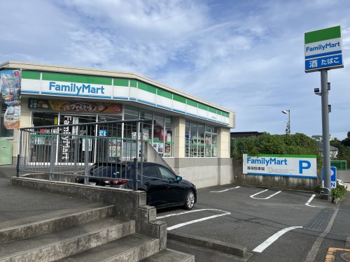 コンビニ　ファミリーマート 都筑加賀原店（コンビニ）まで612m