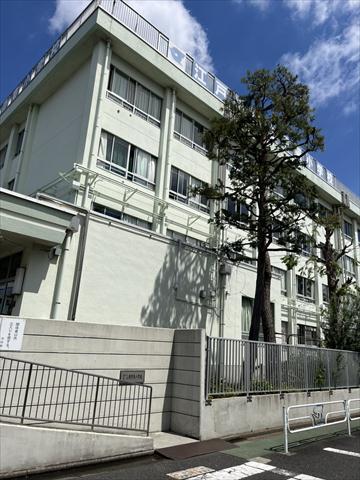 小学校　鹿骨東小学校（小学校）まで795m