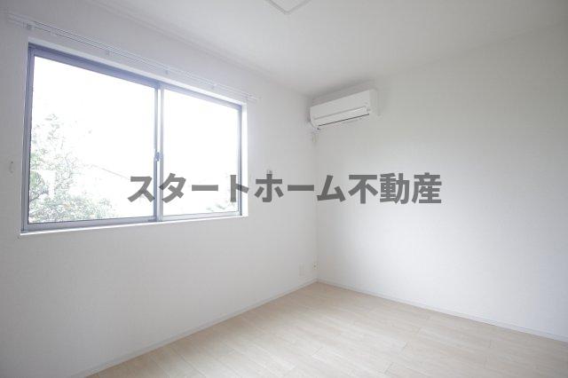 その他部屋・スペース　広くて明るい寝室