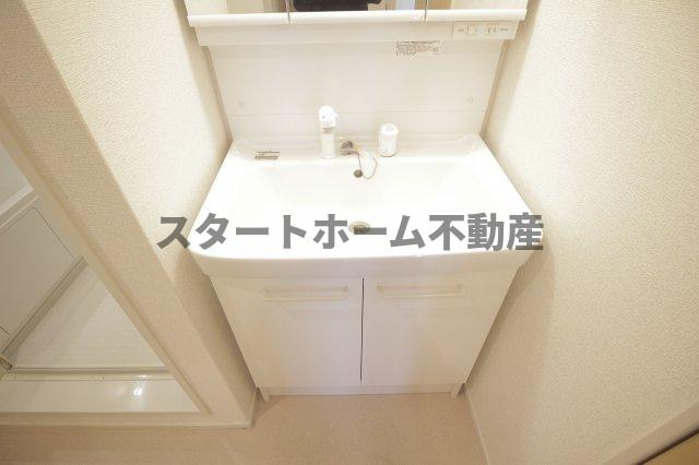 洗面設備　コンパクトで使いやすい洗面所