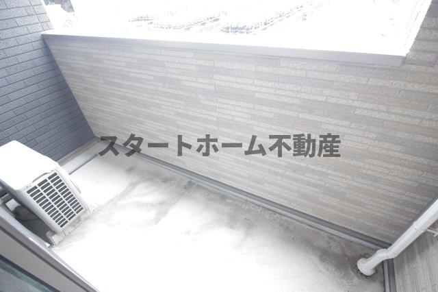バルコニー　外からの目が気にならないバルコニーで洗濯物が干せます