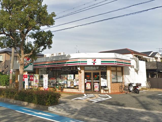 コンビニ　セブンイレブン（コンビニ）まで707m