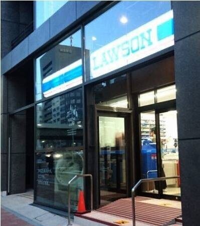 コンビニ　ローソン銀座一丁目昭和通店（コンビニ）まで132m