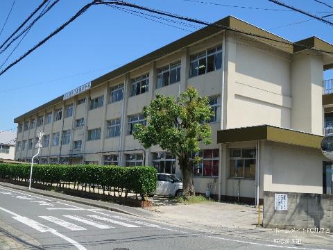 その他　井原市立高屋中学校（その他）まで611m
