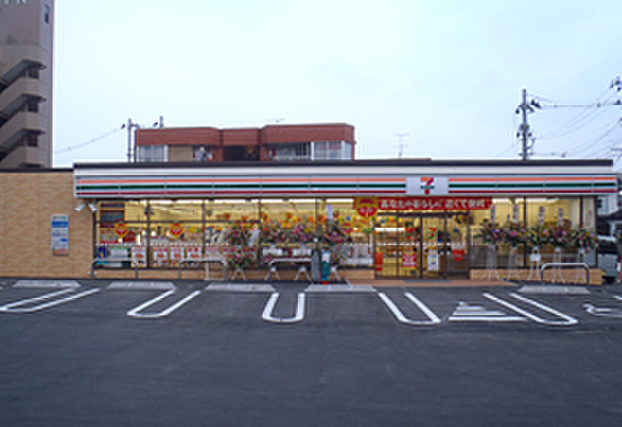 コンビニ　セブンイレブン（コンビニ）まで190m