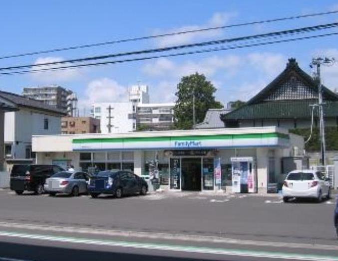 コンビニ　ファミリーマート新寺四丁目店（コンビニ）まで130m