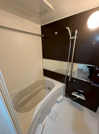 バス・シャワールーム　*同物件、別部屋の写真です