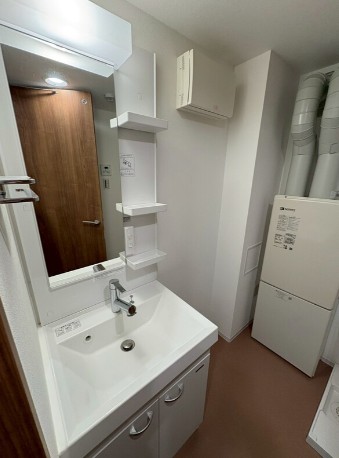 洗面設備　*同物件、別部屋の写真です