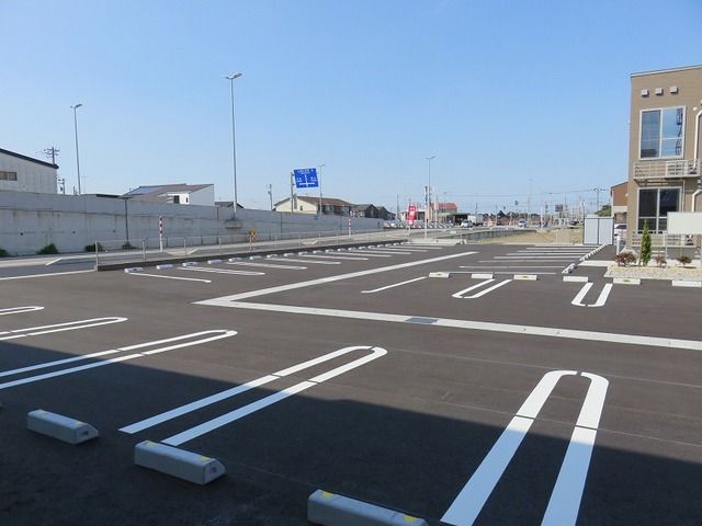 駐車場　駐車場に車を止められます