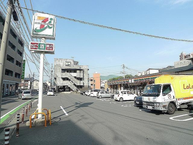 コンビニ　セブンイレブン（コンビニ）まで260m