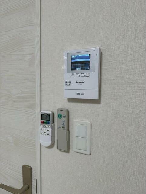 セキュリティ　女性の方でも安心のモニター付きインターホン♪