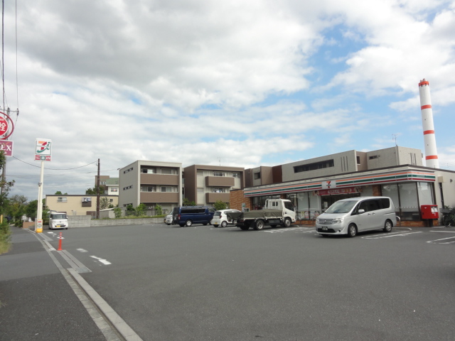 コンビニ　セブンイレブン草加谷塚上町店（コンビニ）まで60m