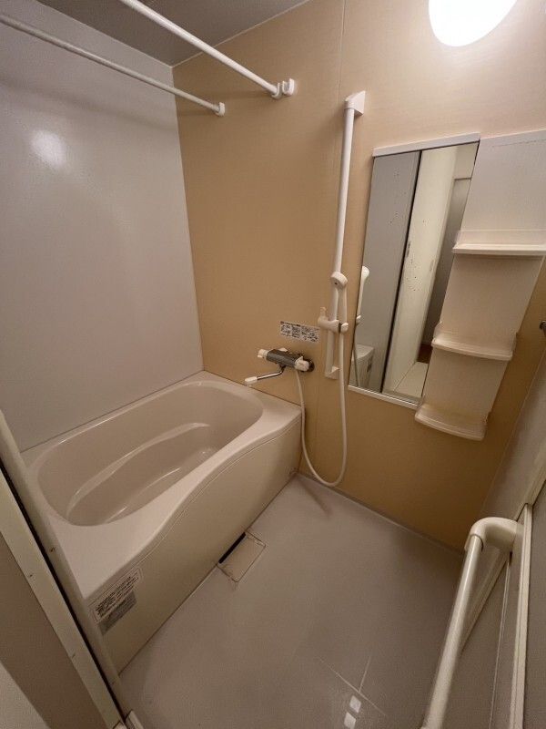 バス・シャワールーム　同物件別部屋写真