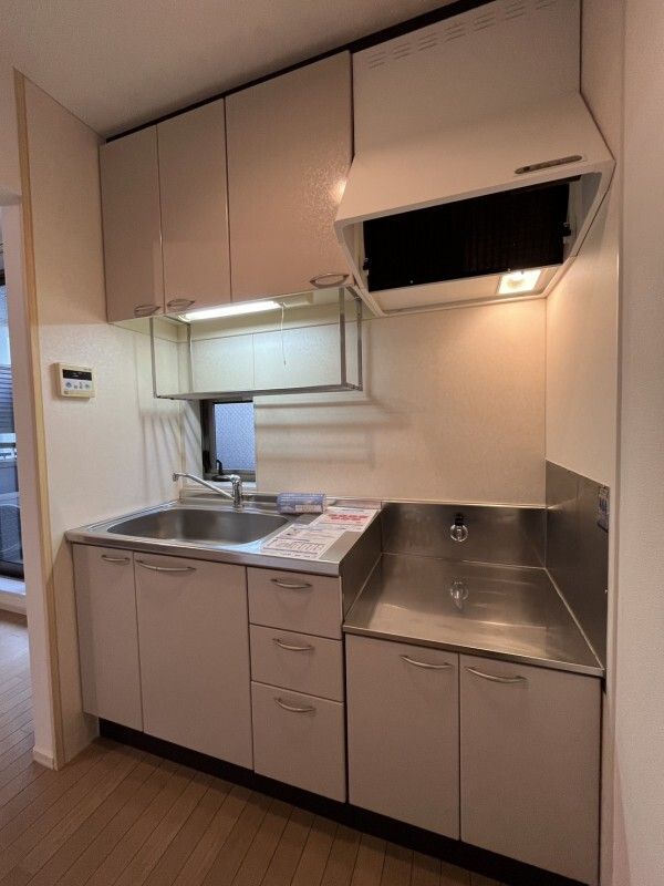 キッチン　同物件別部屋写真