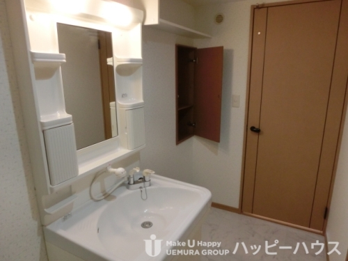 洗面設備　退去前の部屋の為、現状を優先とさせていただきます。