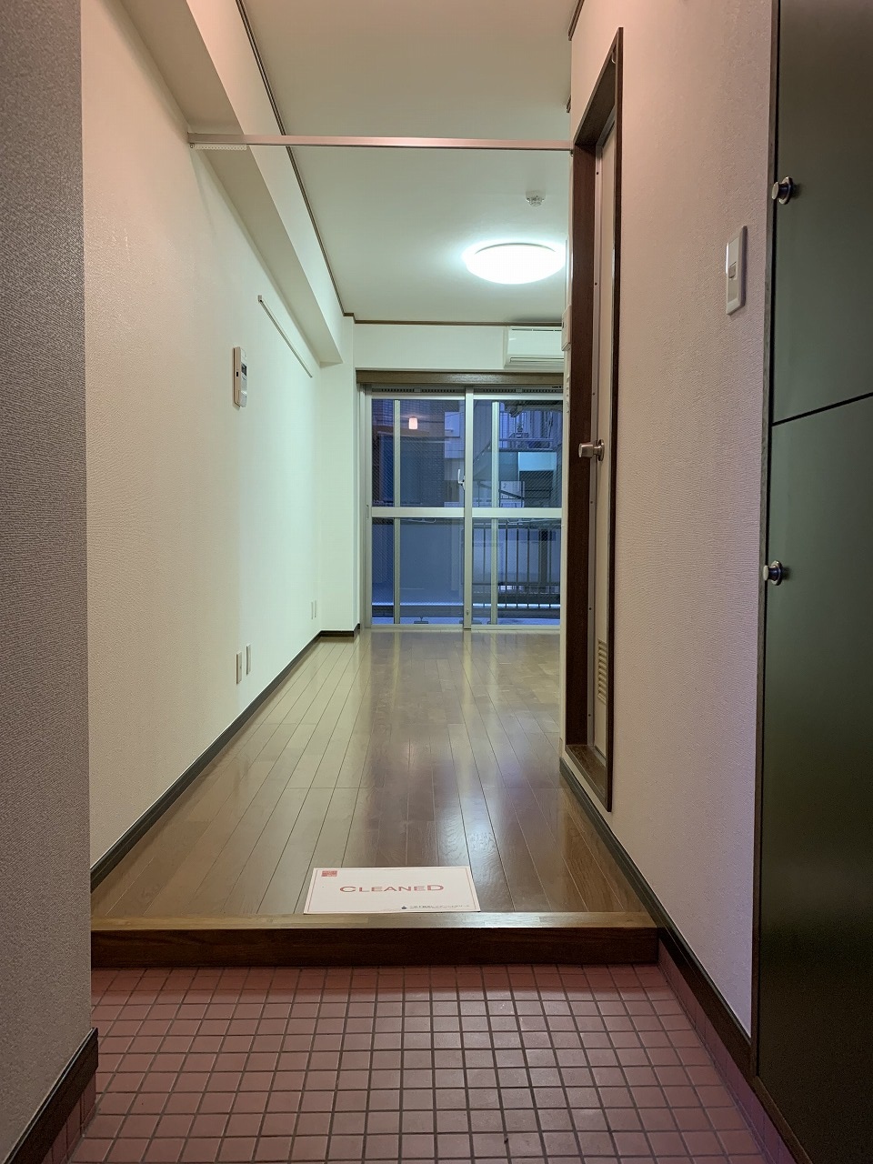 玄関　同タイプ　別部屋写真