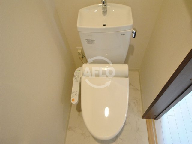 トイレ　ルミエール南船場　温水暖房便座