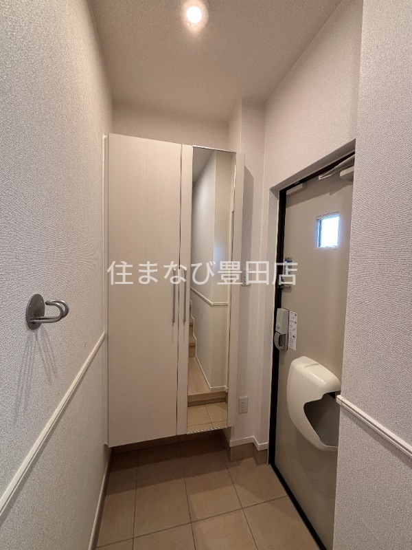 玄関　反転・同型タイプ