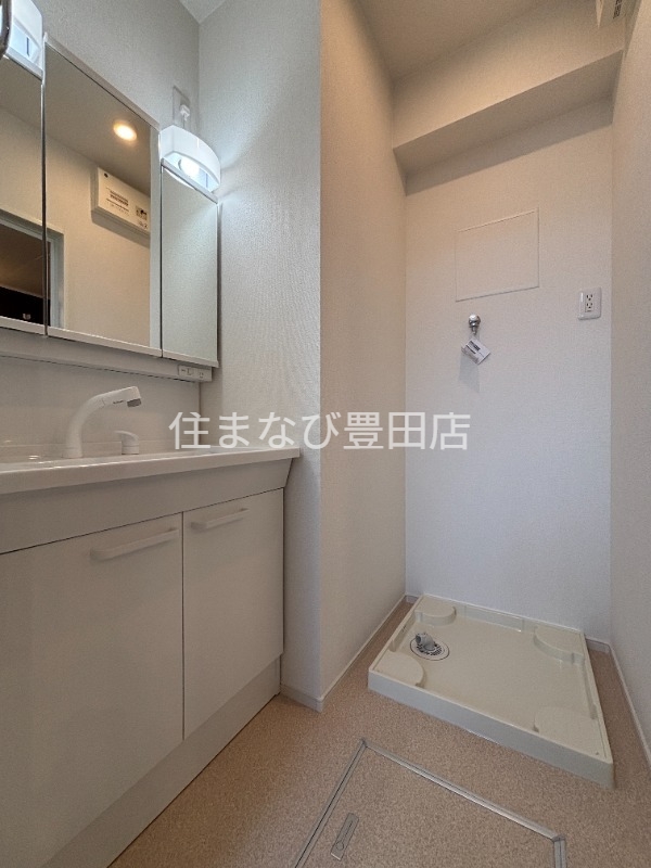 洗面設備　反転・同型タイプ