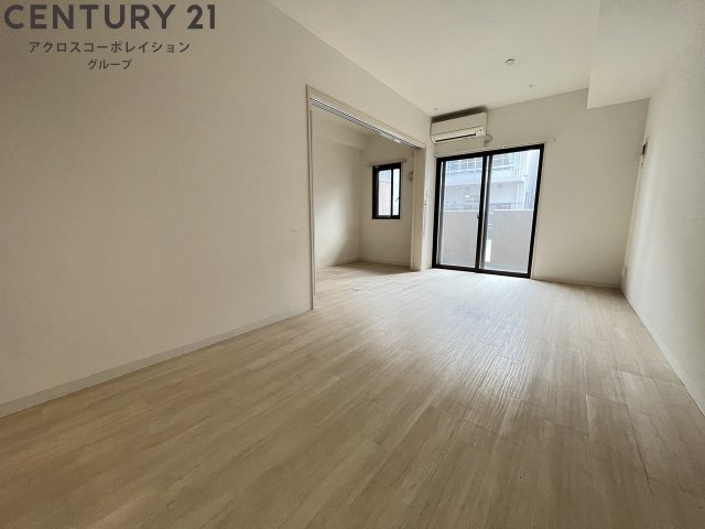 居室・リビング　２面採光の明るいお部屋です。